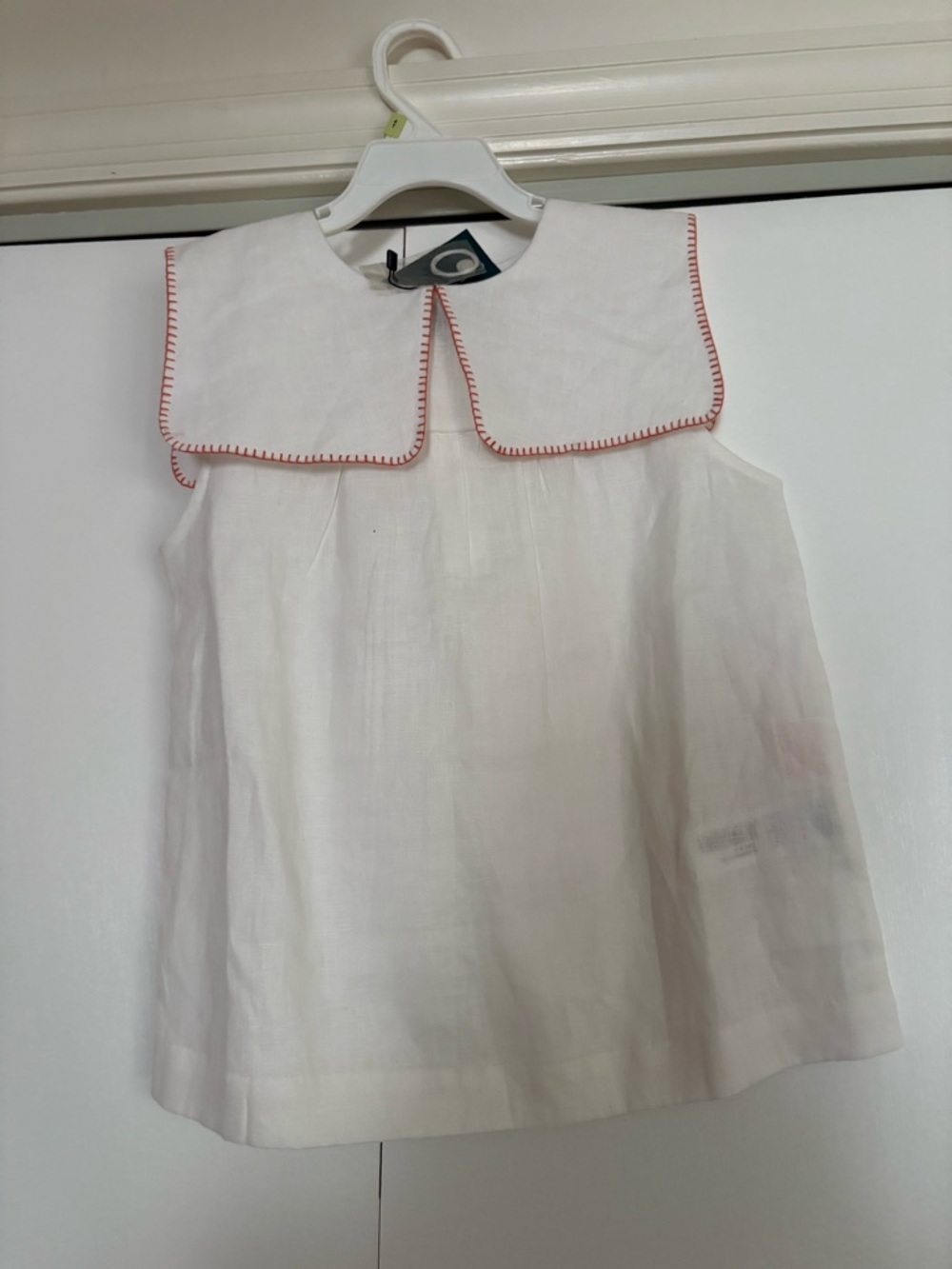 Gocco Linen White Sleeveless Top with Red Whipstitch Collar